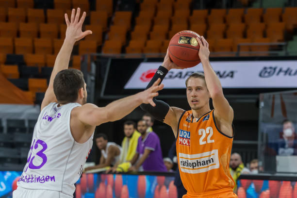 依旧带领球 依旧带领球