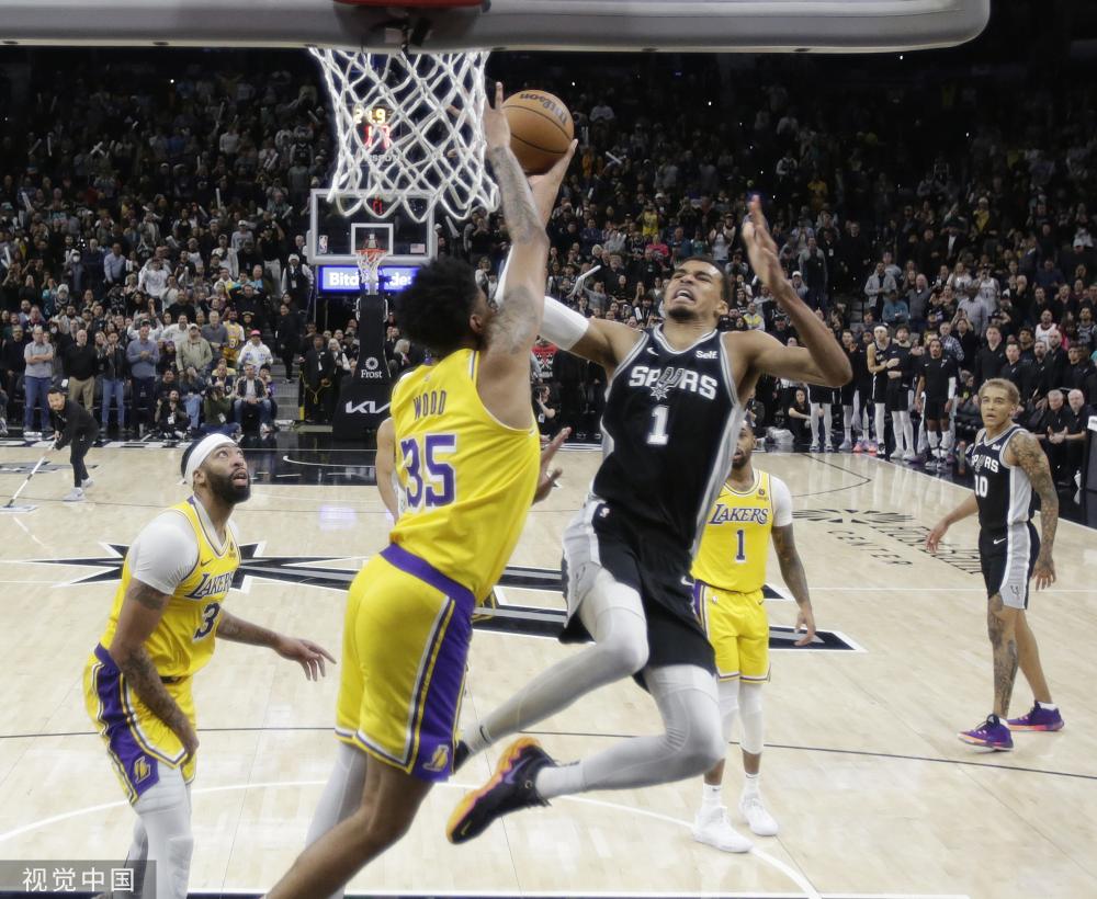 某队伍通过 某队伍通过