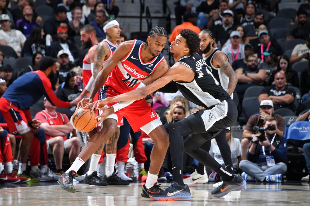 批游客驻足 批游客驻足